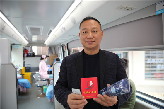 党员干部带头献血_副本.jpg