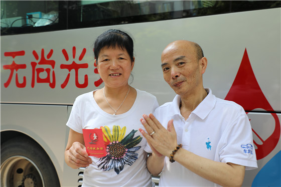 剧团职工家属参加献血.jpg